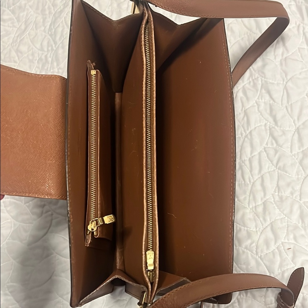She’s Turning 30! Vintage 1996 Louis Vuitton Courcelles Monogram Crossbody Bag - Picture 8 of 11